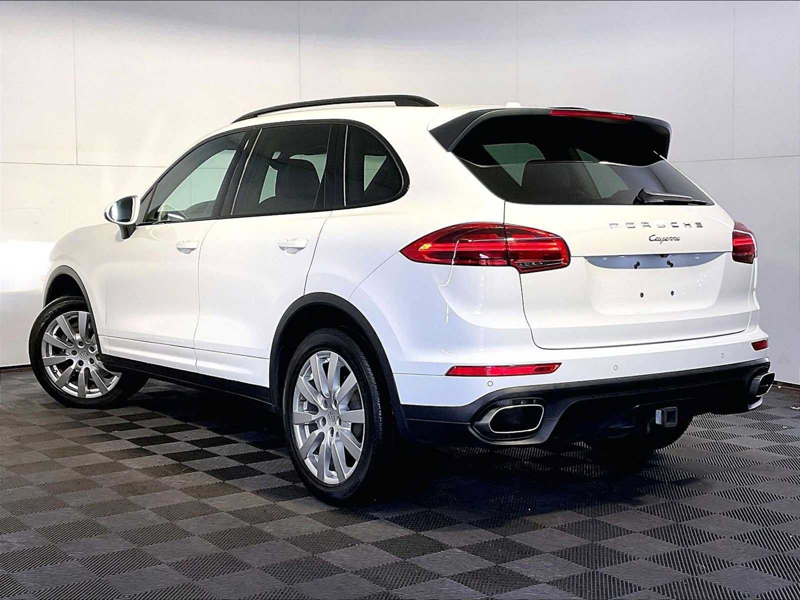 Certified 2016 Porsche Cayenne AWD/4WD image 3