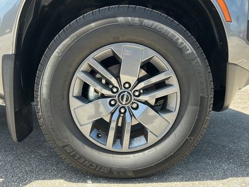 Used 2025 Nissan Frontier SV w/ SV Convenience Package RWD image 33