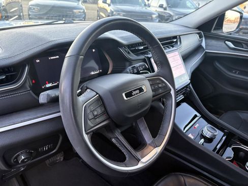 Used 2023 Jeep Grand Cherokee L Limited image 9