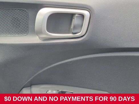 Used 2025 Hyundai Venue SEL FWD image 34