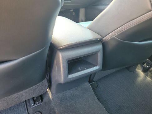 Used 2020 Toyota Camry SE FWD image 11