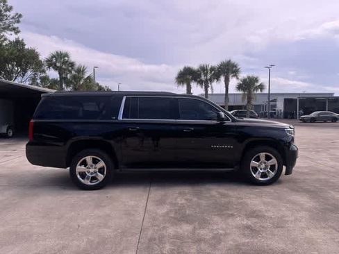 Used 2017 Chevrolet Suburban LT RWD image 15