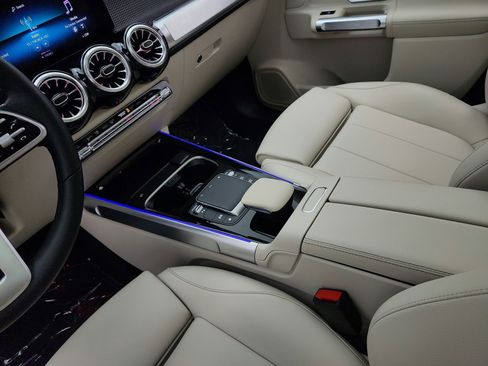 Used 2022 Mercedes-Benz GLB 250 image 11