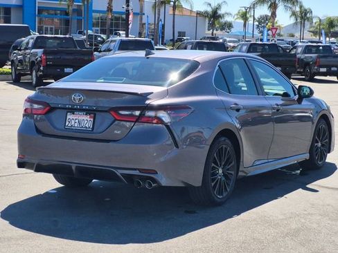 Used 2022 Toyota Camry SE w/ Convenience Package image 5