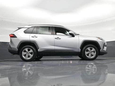 Used 2022 Toyota RAV4 XLE FWD image 32