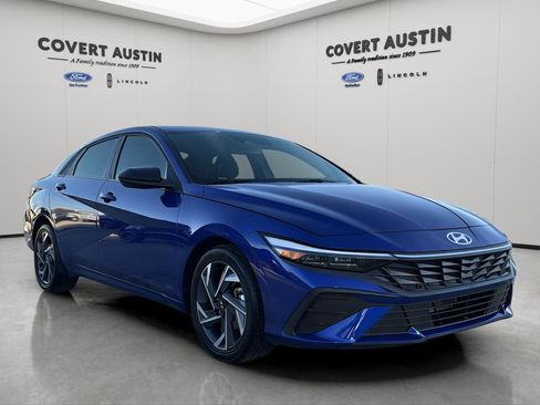 Used 2025 Hyundai Elantra Sport image 7