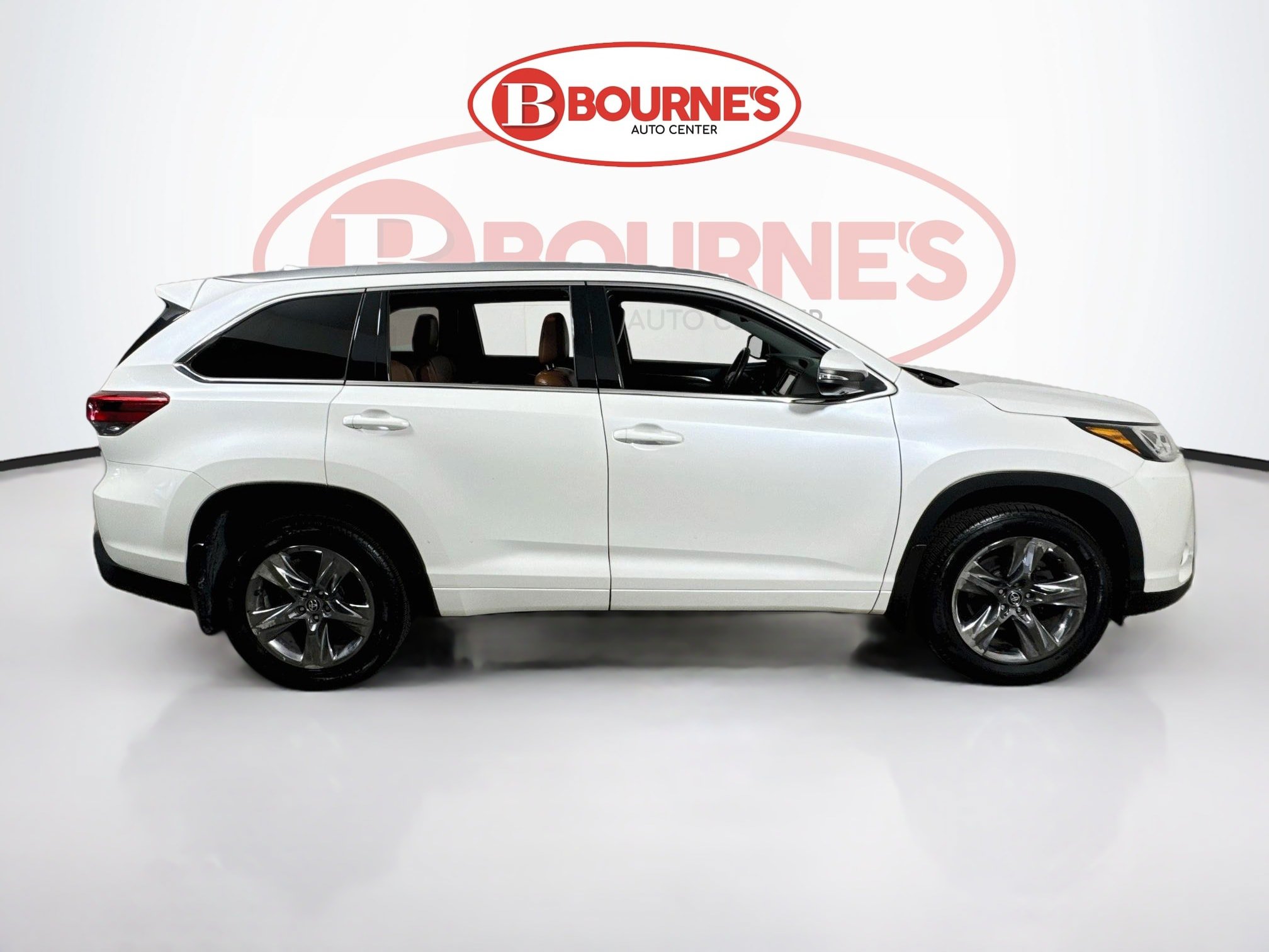 Used 2019 Toyota Highlander Limited Platinum w/ Carpet Mat Package (TMS) AWD/4WD image 13
