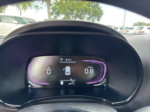Used 2025 Kia Soul LX w/ LX Technology Package FWD image 27