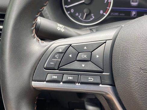 Used 2025 Nissan Sentra SR FWD image 27