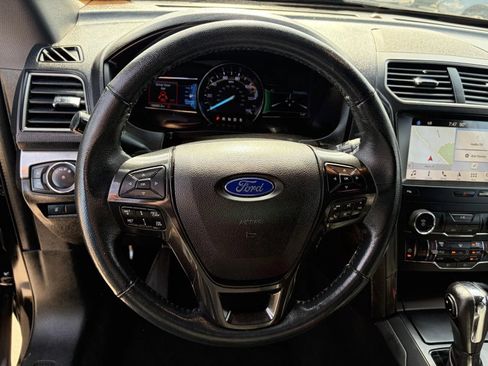Used 2019 Ford Explorer XLT w/ Equipment Group 202A FWD image 12