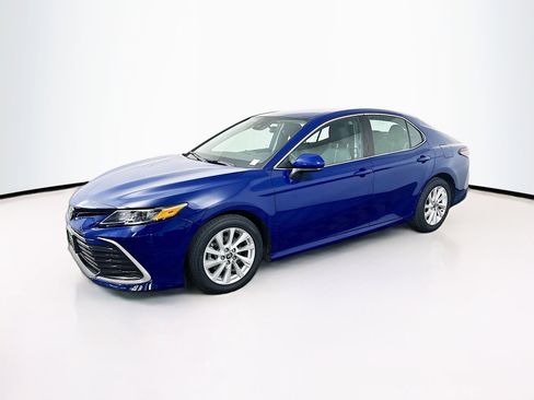 Used 2023 Toyota Camry LE image 3