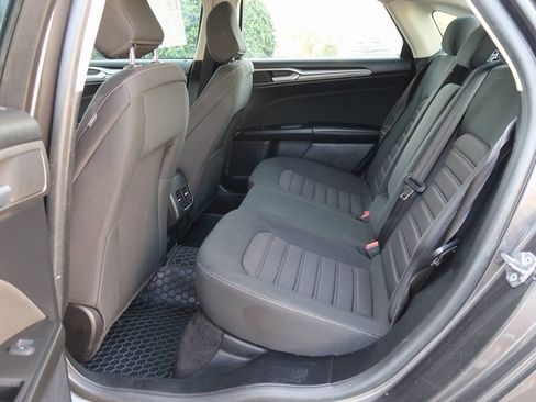 Used 2020 Ford Fusion SE image 29