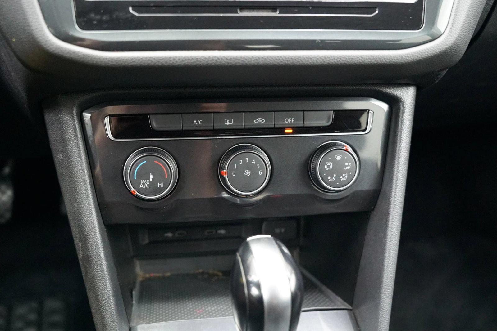 Used 2020 Volkswagen Tiguan S FWD image 20