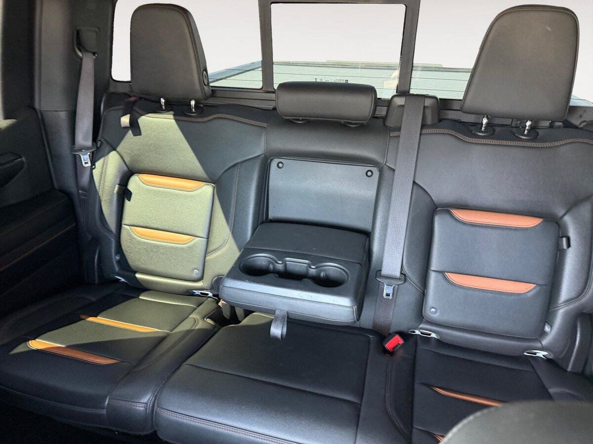 Used 2024 GMC Sierra 1500 AT4 w/ AT4 Preferred Package AWD/4WD image 13