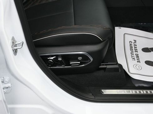 Used 2025 Jeep Grand Cherokee L Summit image 9