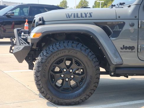 Used 2023 Jeep Gladiator Sport AWD/4WD image 8