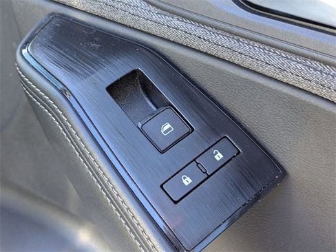 Used 2023 Nissan Rogue SV image 31