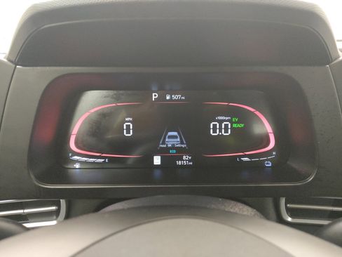 Used 2025 Hyundai Elantra Hybrid FWD image 23
