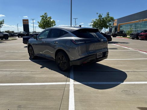 Used 2025 Nissan Murano SV AWD/4WD image 3