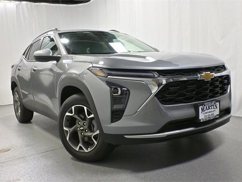 New 2025 Chevrolet Trax LT w/ Driver Confidence Package image 2