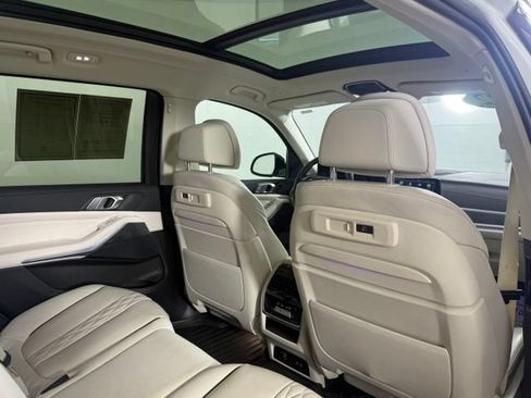 Used 2022 BMW X7 xDrive40i w/ Premium Package AWD/4WD image 28