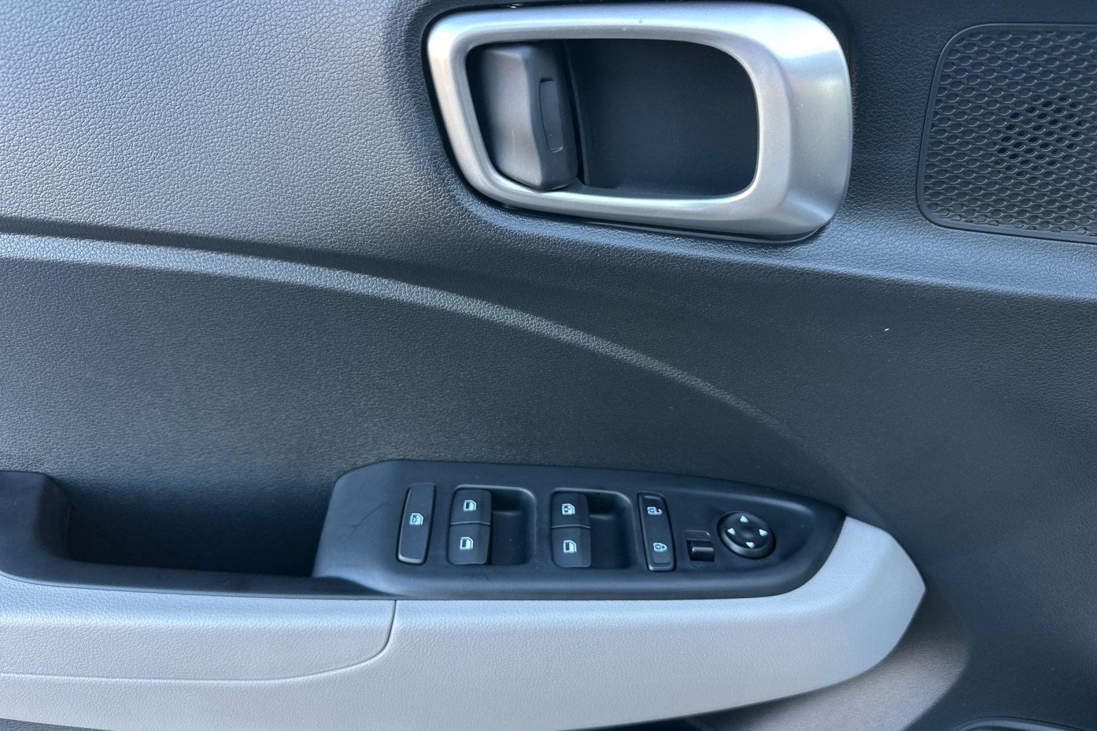 Used 2026 Hyundai Venue SEL FWD image 12