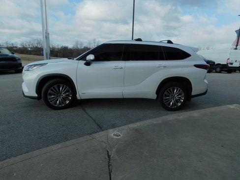 Used 2023 Toyota Highlander Platinum image 6