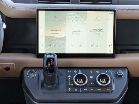 Used 2025 Land Rover Defender 110 X-Dynamic SE AWD/4WD image 19