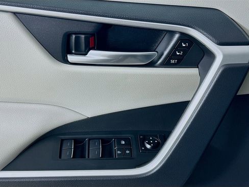 Certified 2022 Toyota RAV4 XLE Premium AWD/4WD image 20