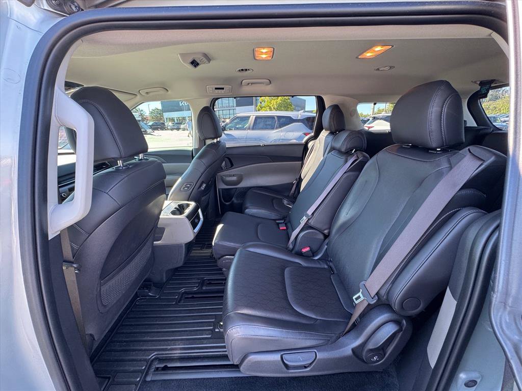 Certified 2025 Kia Carnival EX FWD image 12