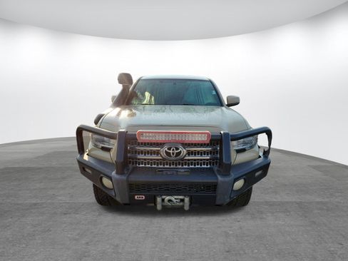 Used 2017 Toyota Tacoma TRD Off-Road w/ Tow Package (A/T) AWD/4WD image 2