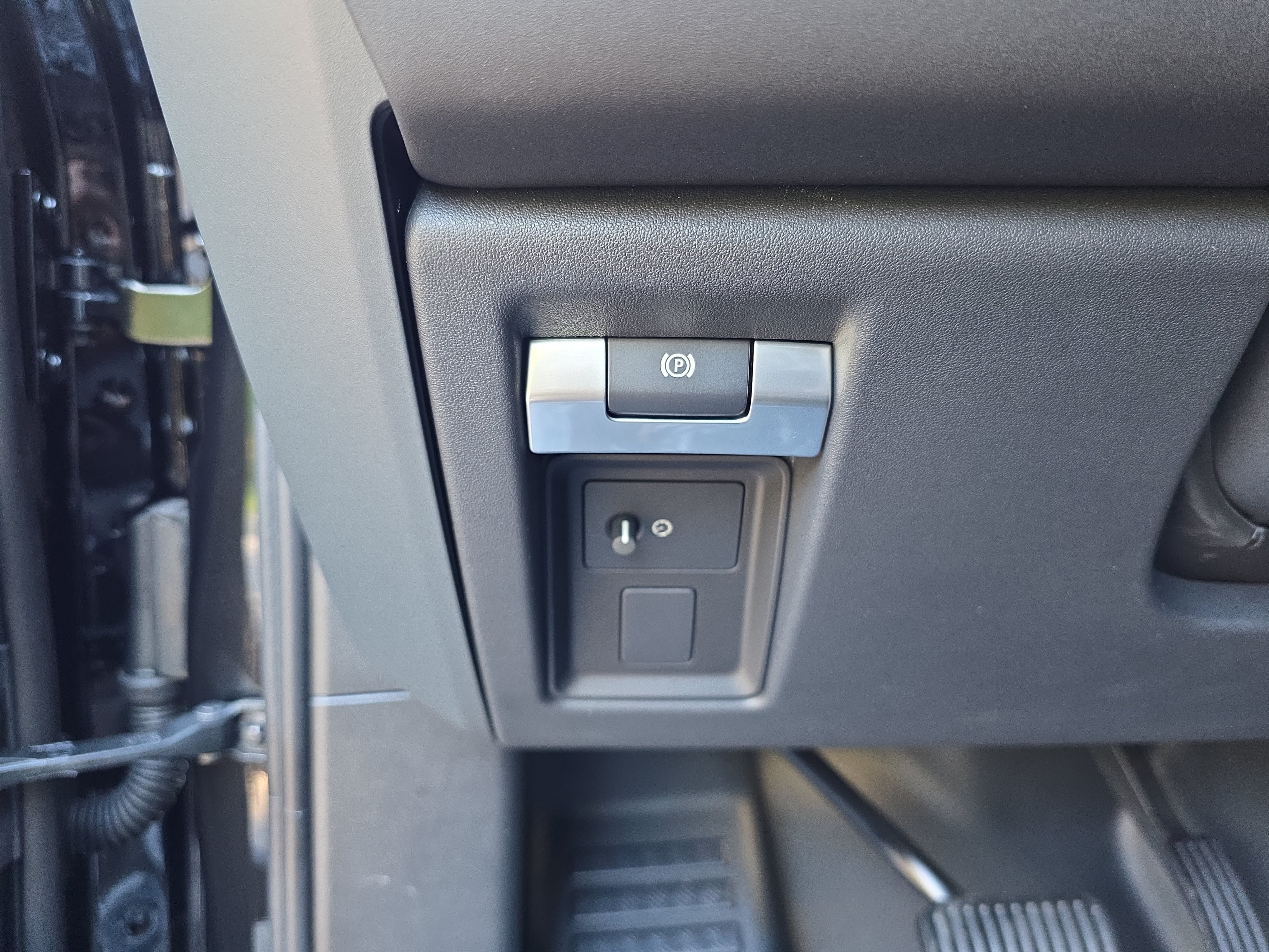 New 2026 Land Rover Defender 110 X-Dynamic SE AWD/4WD image 25
