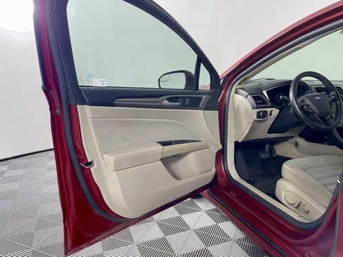 Used 2018 Ford Fusion SE w/ Fusion SE Technology Package image 14