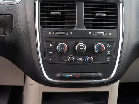 Used 2018 Dodge Grand Caravan SE w/ UConnect Hands-Free Group FWD image 20