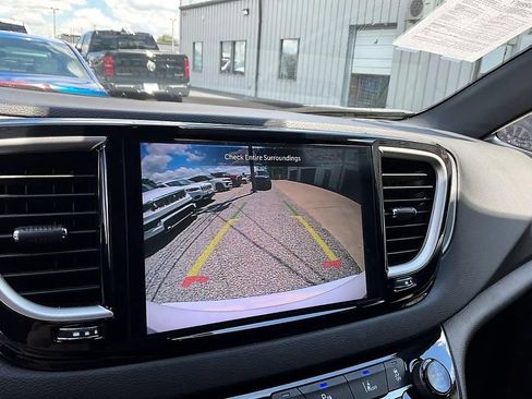 Used 2025 Chrysler Pacifica Select FWD image 20