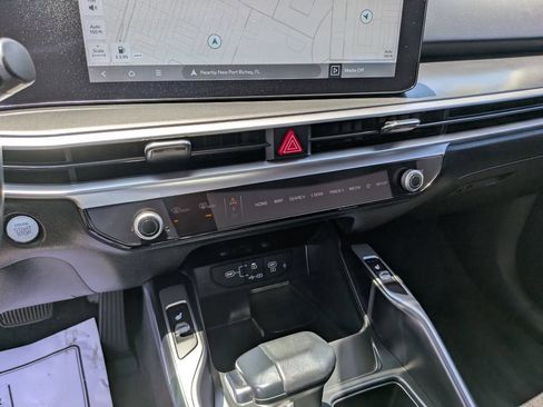 Certified 2024 Kia Sorento S w/ Panoramic Sunroof Package FWD image 25