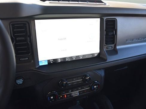 New 2025 Ford Bronco Badlands image 9