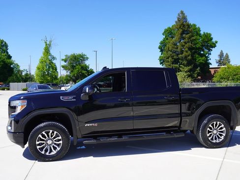 Used 2020 GMC Sierra 1500 AT4 w/ Off-Road Performance Package image 3