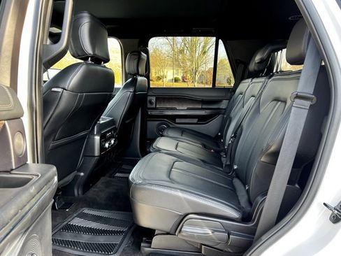 Used 2020 Ford Expedition Limited image 17