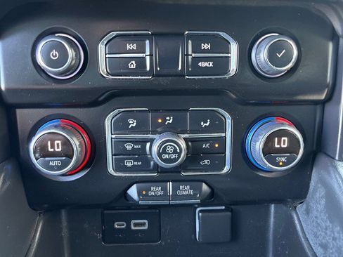 Used 2022 Chevrolet Suburban LS image 19