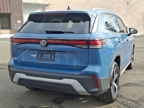 Certified 2025 Volkswagen Tiguan SE w/ Panoramic Sunroof Package image 10