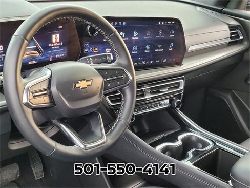 Used 2025 Chevrolet Traverse LT image 9
