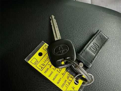 Used 2018 Toyota Tacoma SR image 38