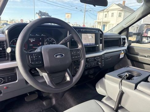 Used 2024 Ford F550 4x4 Regular Cab Super Duty image 8