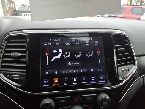 Used 2020 Jeep Grand Cherokee Limited image 22