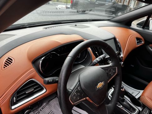 Used 2017 Chevrolet Cruze Premier FWD image 20