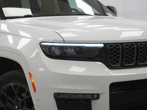 Used 2024 Jeep Grand Cherokee L Summit AWD/4WD image 8