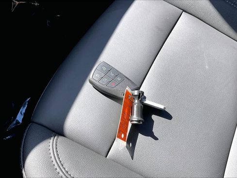 Used 2025 Chevrolet Tahoe LT w/ Comfort Package image 11