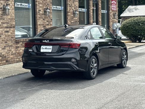 Used 2023 Kia Forte LXS FWD image 5