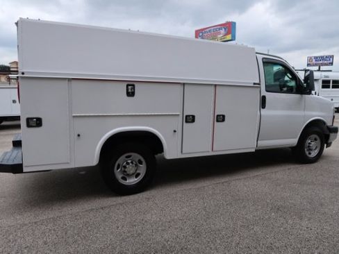 Used 2020 Chevrolet Express 3500 w/ Power Convenience Package RWD image 4